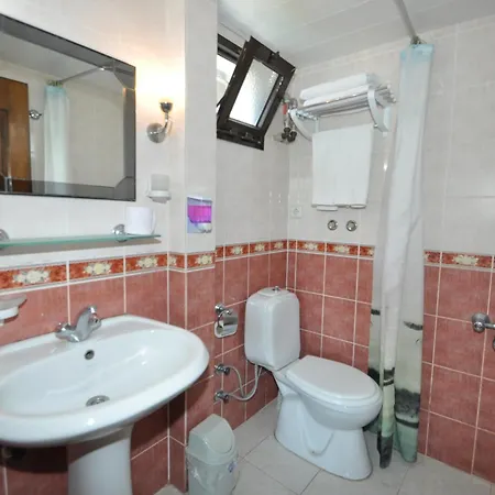 Defne & Zevkim Apartmanhotel 2*