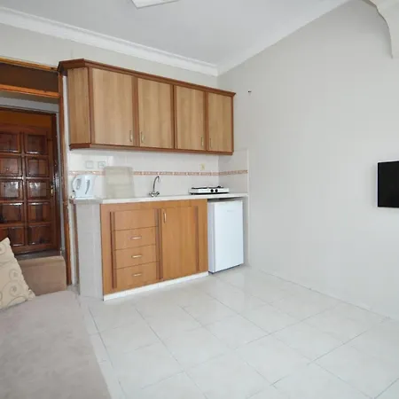 德凡泽威凯幕公寓式酒店 2* 马尔马里斯