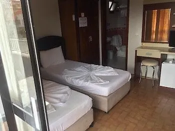 德凡泽威凯幕公寓式酒店 2* 马尔马里斯