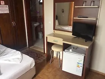 德凡泽威凯幕公寓式酒店 2* 马尔马里斯