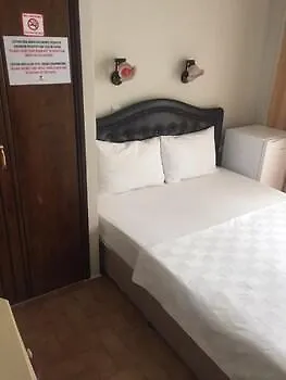 德凡泽威凯幕公寓式酒店 2* 马尔马里斯