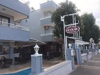 德凡泽威凯幕公寓式酒店 2* 马尔马里斯