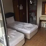 德凡泽威凯幕公寓式酒店 2* 马尔马里斯
