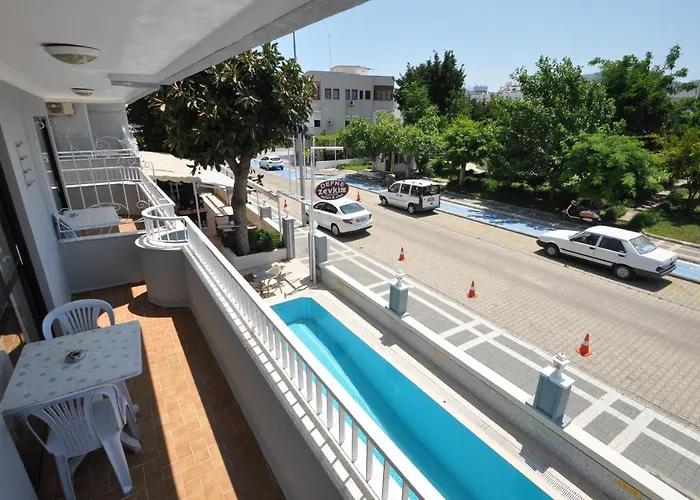 Defne & Zevkim Apart Otel Marmaris